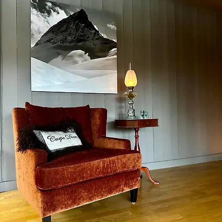 Дом отдыха Spacious With Mountain Views